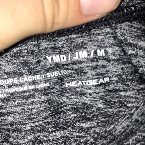 Little girls under armor shirt size youth medium❤️ - Picture 3 of 8